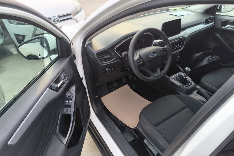 福特 福克斯 2019款 两厢 1.5L 手动锋跃型 国V中控内饰7003