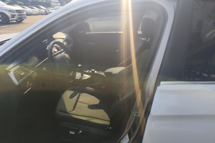 宝马3系 2017款 320Li 时尚型中控内饰19