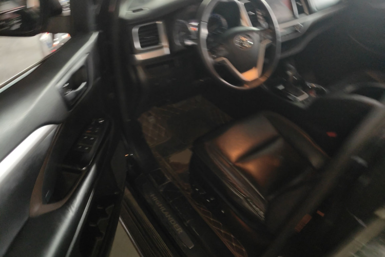 丰田 汉兰达 2018款 2.0T 四驱豪华版 7座 国VI中控内饰7003