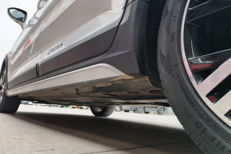 大众 2021款 途安L 280TSI DSG拓界版 7座局部细节9003