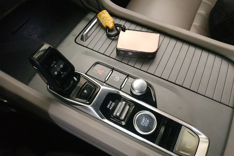 领克09 EM-P 2023款 2.0TD EM-P 远航版PM 六座局部细节18