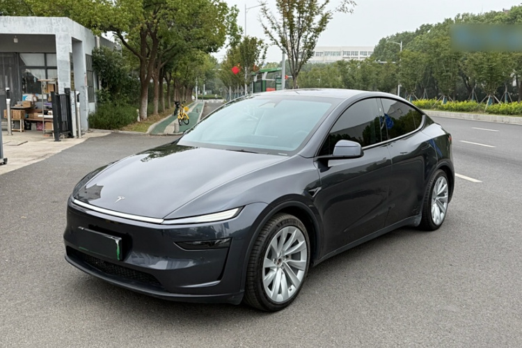 特斯拉 Model Y 2025款 长续航全轮驱动 首发版车身外观6004