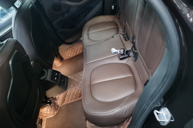 宝马X1 2018款 sDrive18Li 尊享型中控内饰21