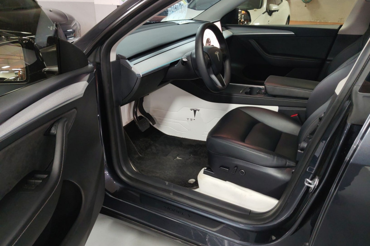特斯拉 Model Y 2024款 后轮驱动版中控内饰7003