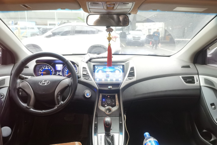 现代 朗动 2013款 1.6L 自动领先型中控内饰12