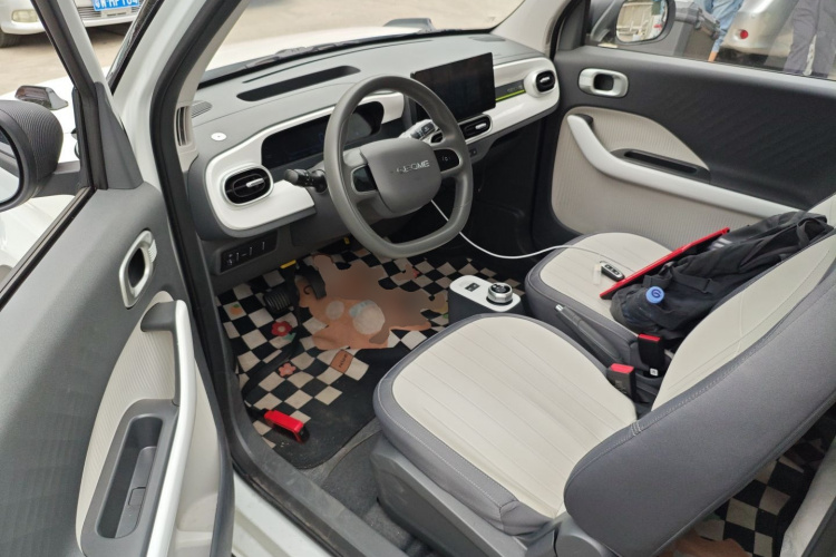 吉利银河 2025款 210km 熊猫卡丁中控内饰7003