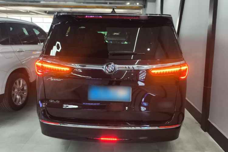 别克GL8 2021款 Avenir艾维亚 七座亲礼版车身外观6