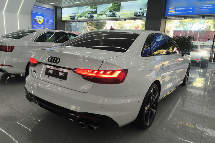 奥迪A4L 2022款 45 TFSI quattro 臻选动感型车身外观7