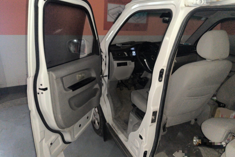 金杯 新海狮X30L CNG 2018款 1.5L财富版天然气车客车SWFC15中控内饰7003