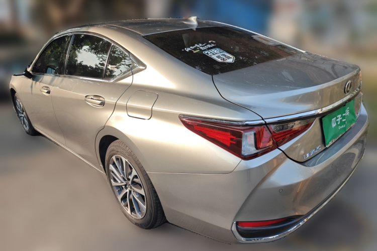 雷克萨斯ES 2024款 200 臻享版车身外观5