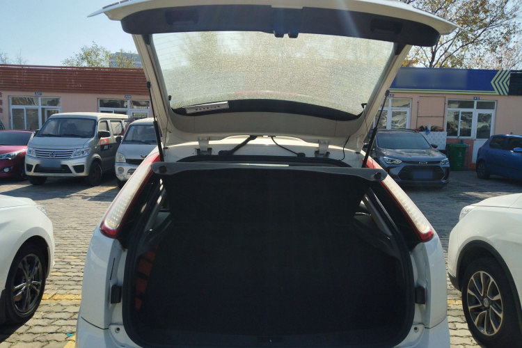 福特 福克斯 2013款 两厢经典 1.8L 手动基本型机舱底盘23