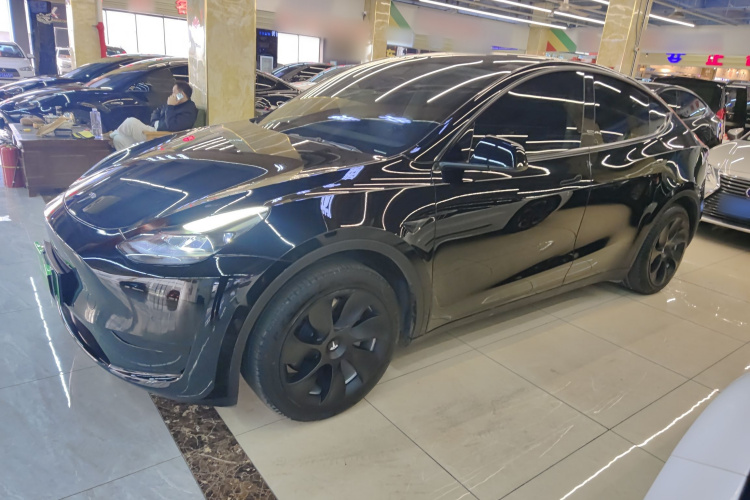 特斯拉 Model Y 2022款 改款 后轮驱动版车身外观4