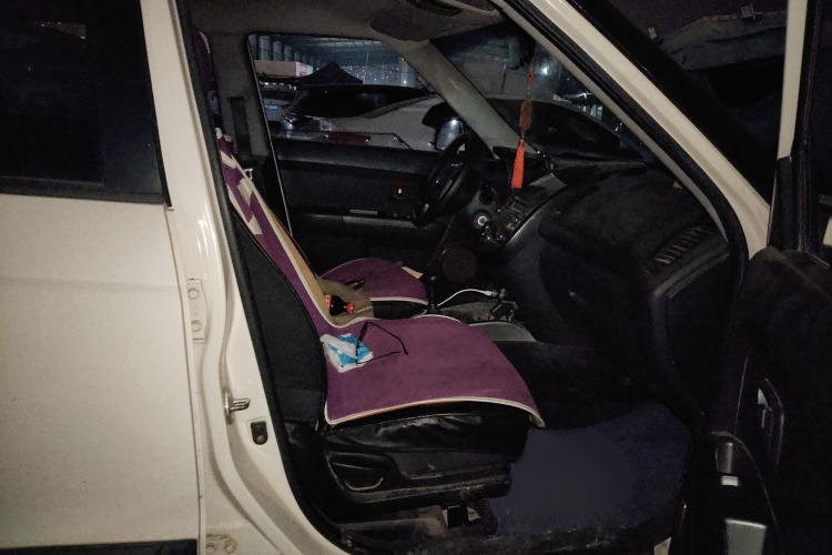 起亚 秀尔 2013款 1.6L MT GL局部细节9005