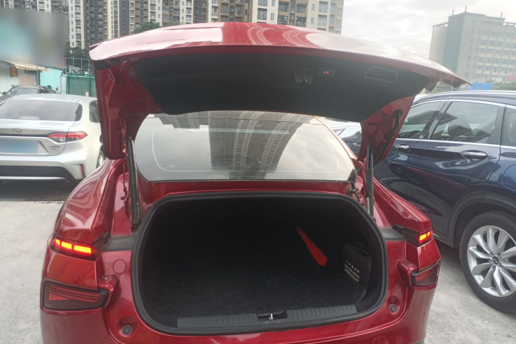 小鹏P7 2020款 后驱长续航智行版机舱底盘23