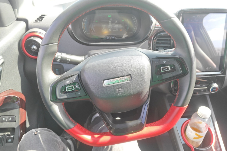 奇瑞 小蚂蚁 2022款 甜粉款 半糖版 三元锂 30kW 408km局部细节13