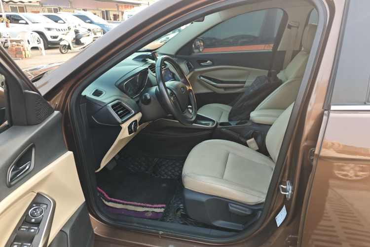 福特 福睿斯 2015款 1.5L 自动时尚型中控内饰19