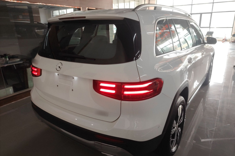 奔驰GLB 2024款 GLB 200 动感型车身外观6005