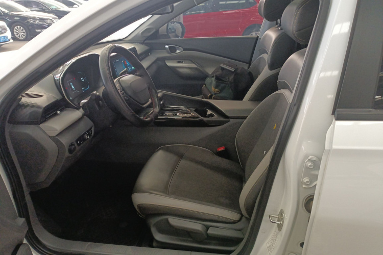 宝骏RC-5 2020款 1.5T CVT智耀豪华型中控内饰19