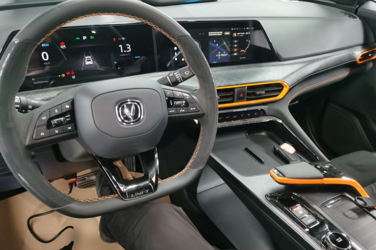 长安UNI-T 2022款 1.5T 运动版 尊贵型中控内饰12