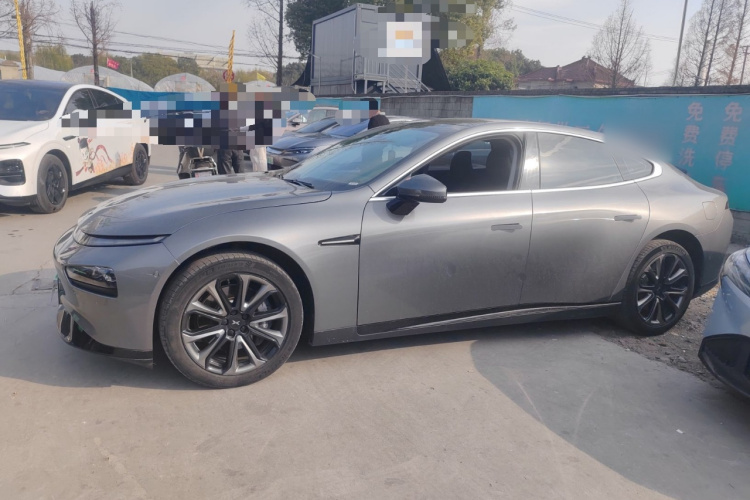 小鹏P7 2022款 480N+车身外观4