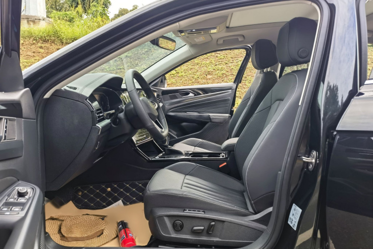 大众 帕萨特 2025款 出众款 380TSI 星空龙腾版中控内饰7011