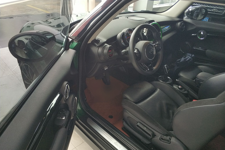 MINI 2020款 1.5T COOPER 艺术家中控内饰20