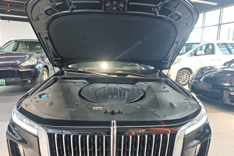 红旗H9 2020款 2.0T 智联旗畅版机舱底盘24