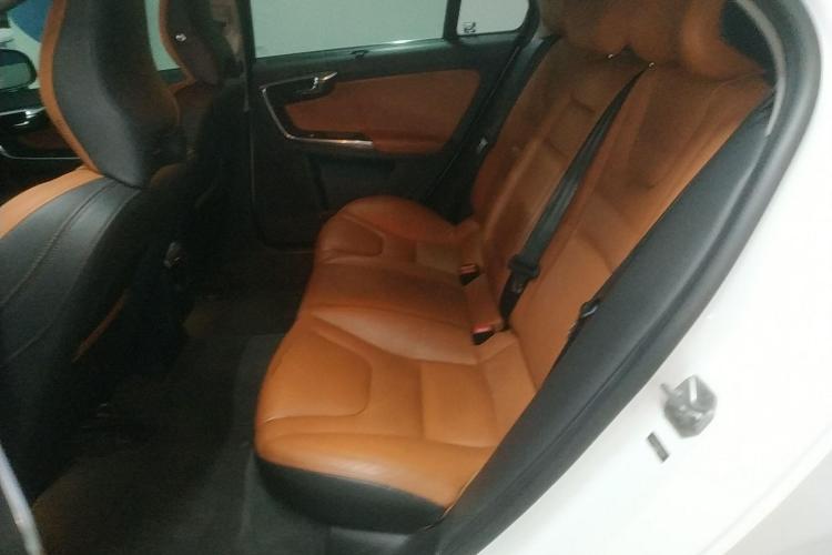 沃尔沃S60 2016款 S60L T5 智驭版中控内饰21