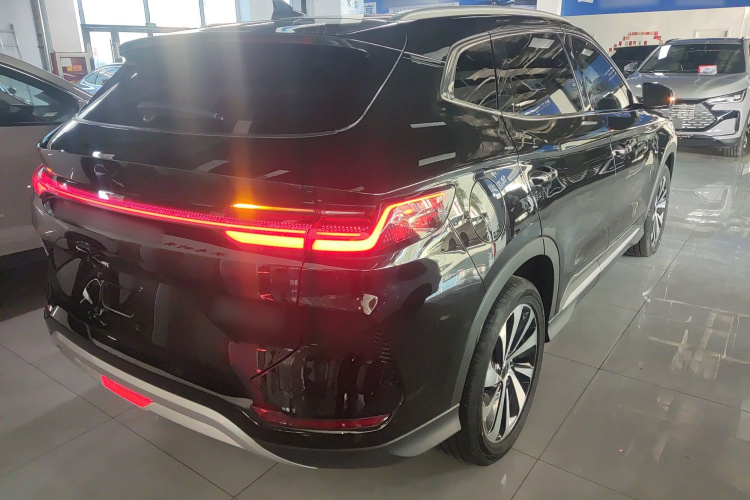 比亚迪 宋PLUS新能源 2024款 荣耀版 DM-i 71km 豪华型车身外观7