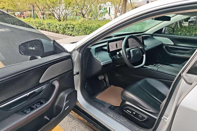 小鹏P7 2022款 670N+中控内饰7005