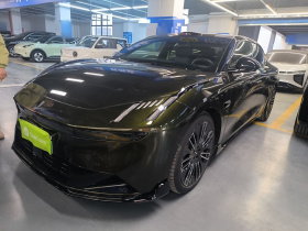 领克10 EM-P 2025款 240四驱Ultra运动版