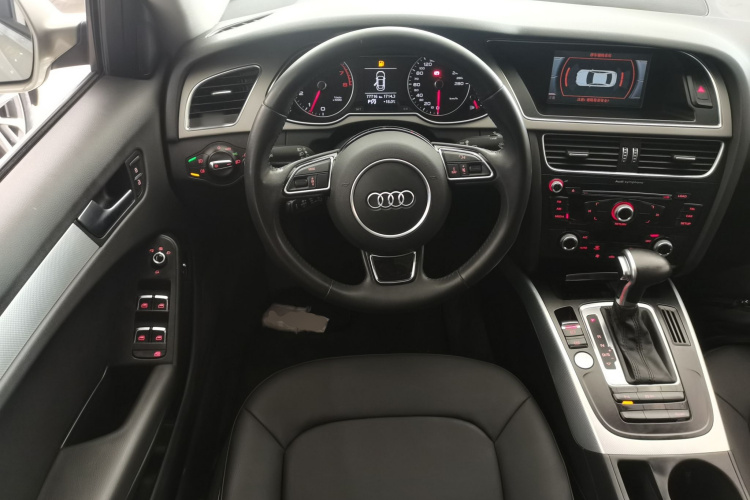 奥迪A4L 2016款 35 TFSI 典藏版 自动标准型中控内饰13