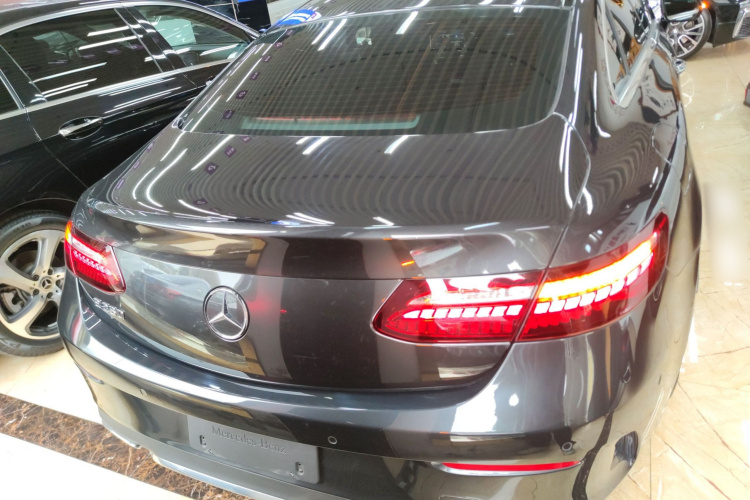 奔驰E级(进口) 2023款 改款 E 260 轿跑车车身外观6