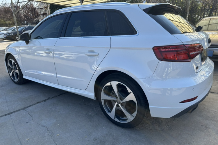 奥迪A3 2017款 Sportback 35 TFSI 运动型车身外观6003