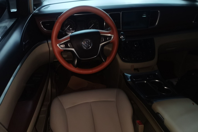 别克GL8 2017款 25S 尊贵型 国V中控内饰13