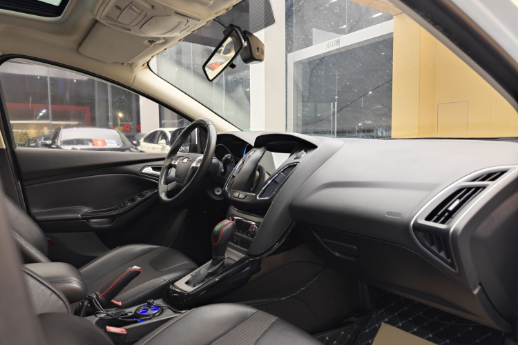 福特 福克斯 2015款 两厢 1.6L 自动风尚型中控内饰7013