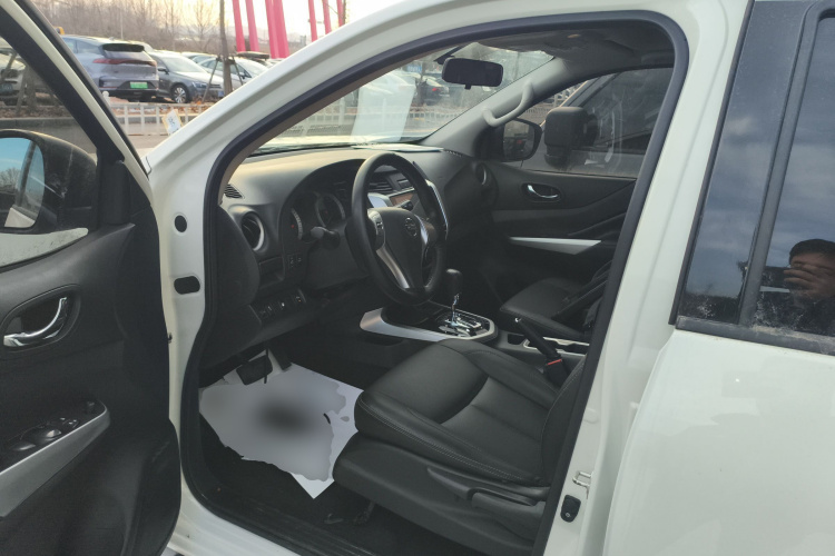 日产 途达 2020款 2.5L XL Upper 4WD 自动四驱豪华版中控内饰20
