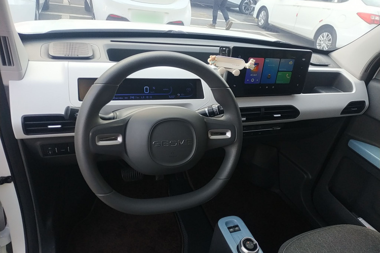 吉利银河 2023款 熊猫mini 200km 耐力熊中控内饰7002