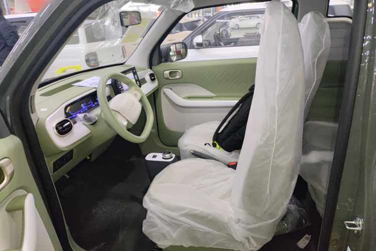 吉利银河 2025款 210km 熊猫骑士中控内饰19