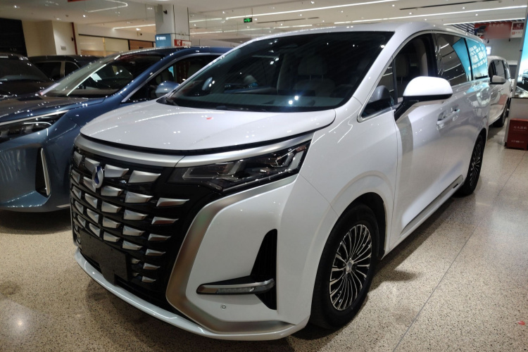 腾势D9 2022款 DM-i 970 四驱尊荣型车身外观1