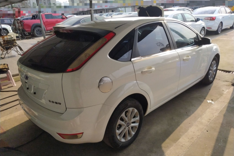 福特 福克斯 2013款 两厢经典 1.8L 自动百万纪念版车身外观7