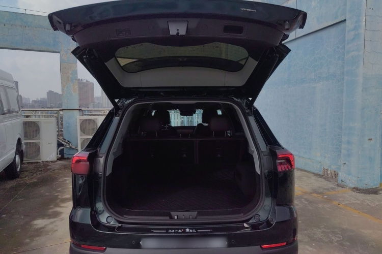 奇瑞 瑞虎8 PRO 2022款 390T 两驱浩瀚版 5座机舱底盘23