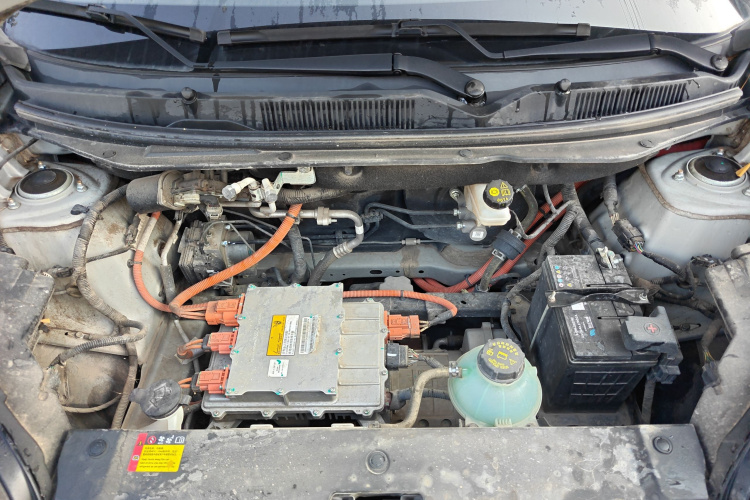 五菱汽车 五菱缤果 2023款 333km 灵犀互联款机舱底盘24