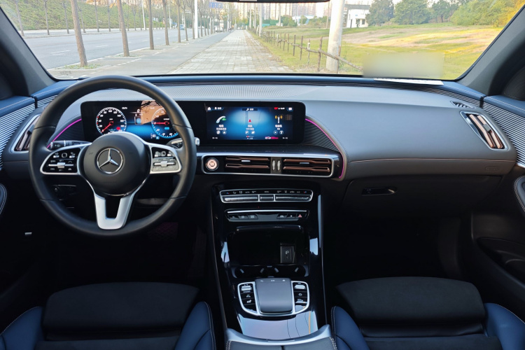 奔驰EQC 2022款 改款 EQC 400 4MATIC中控内饰7002