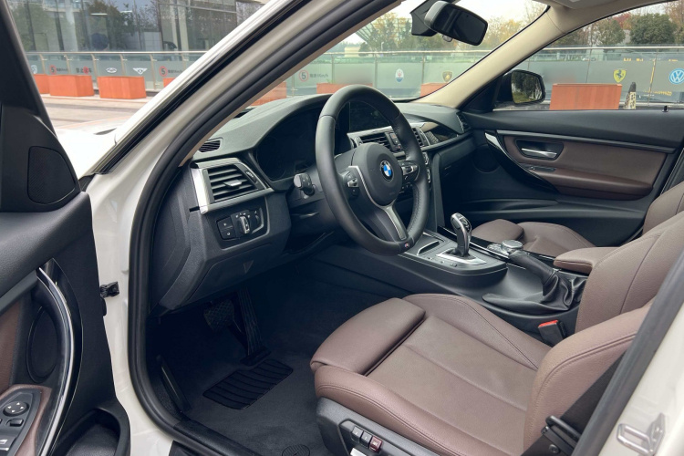 宝马3系 2018款 320Li 领先型M运动套装中控内饰7002