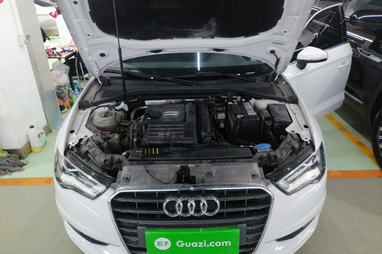 奥迪A3 2015款 Limousine 35 TFSI 百万纪念智领型机舱底盘24