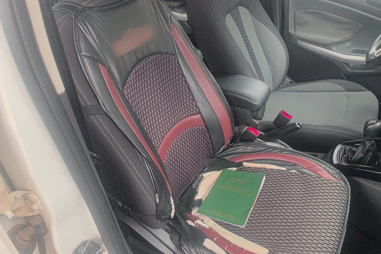 福特 翼搏 2013款 1.5L 手动风尚型局部细节41