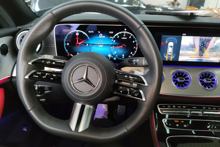 奔驰E级(进口) 2023款 改款 E 260 轿跑车中控内饰12