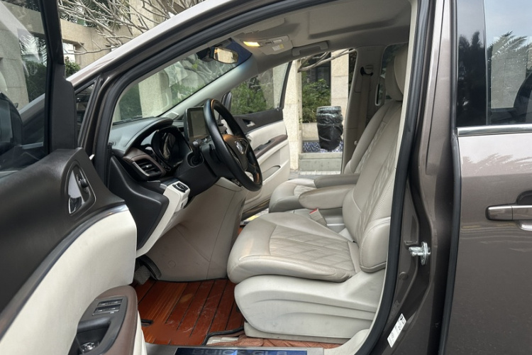 别克GL8 2021款 陆上公务舱 652T 舒适型中控内饰7004