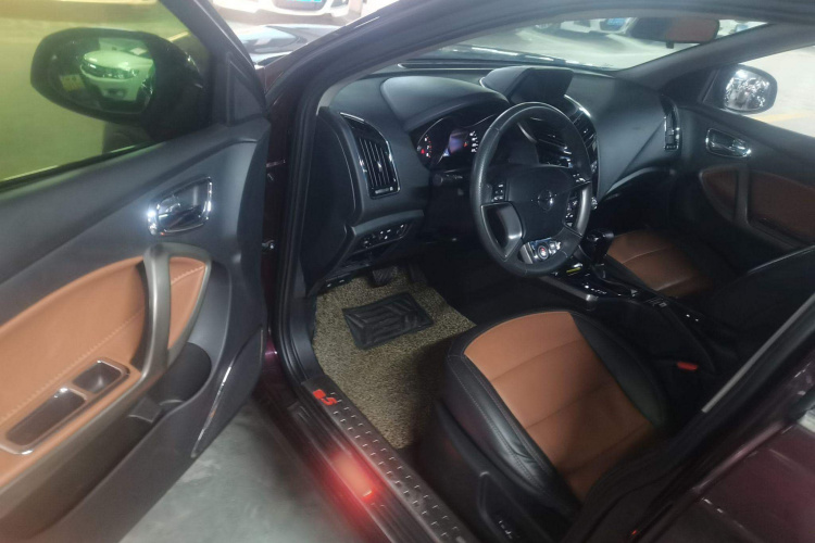 海马S5 2015款 1.5T CVT旗舰型中控内饰7003